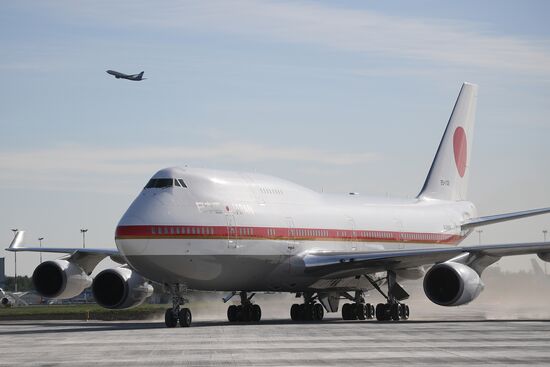 Japanese Prime Minister Shinzo Abe arrives in St. Petersburg