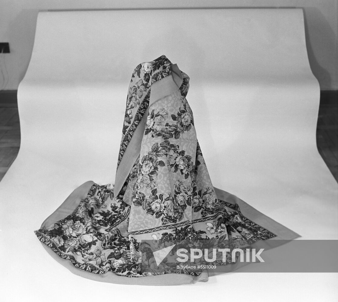 Shawl from Pavlovsky Posad