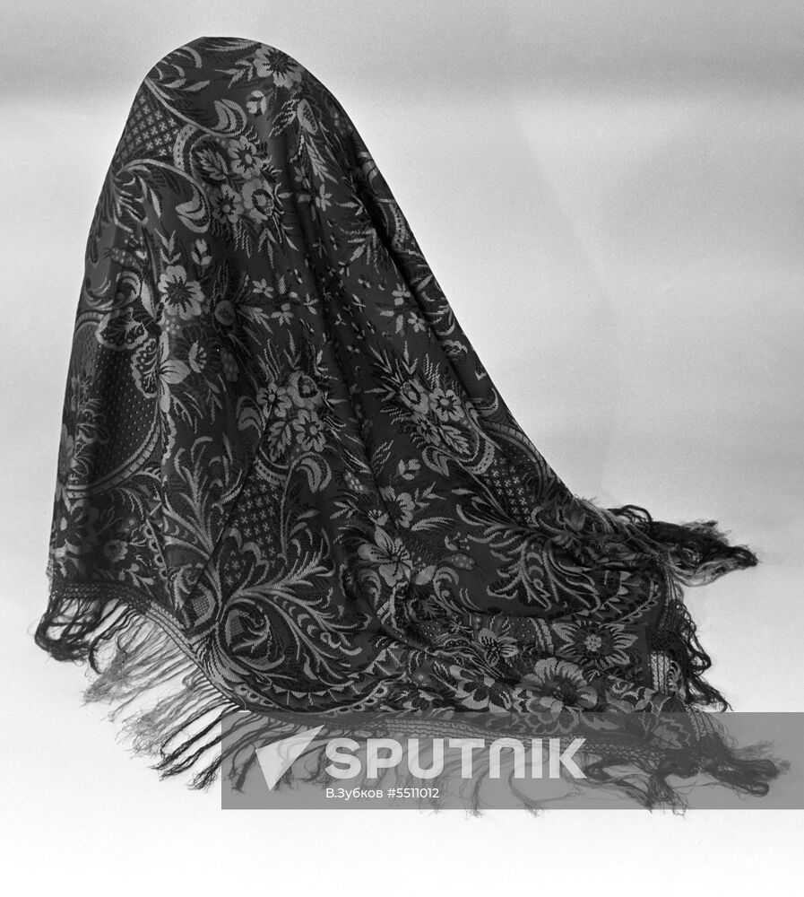 Shawl from Pavlovsky Posad
