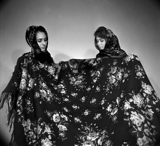 Shawl from Pavlovsky Posad