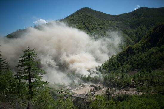 Punggye-ri nuclear test site in North Korea demolished