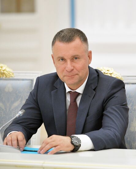 President Vladimir Putin holds a meeting with Government members