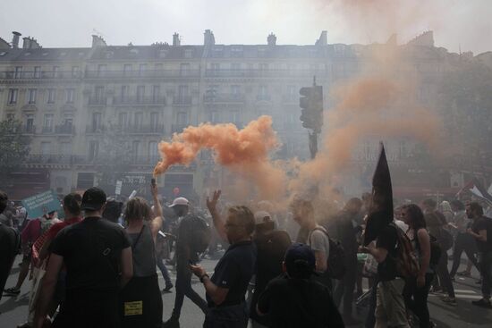 Anti-government rally in Paris