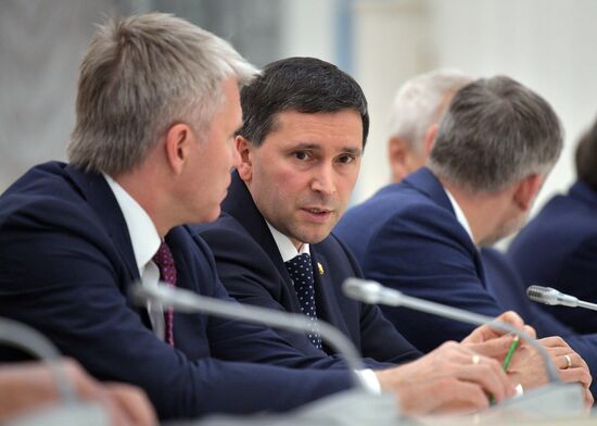 President Vladimir Putin holds a meeting with Government members