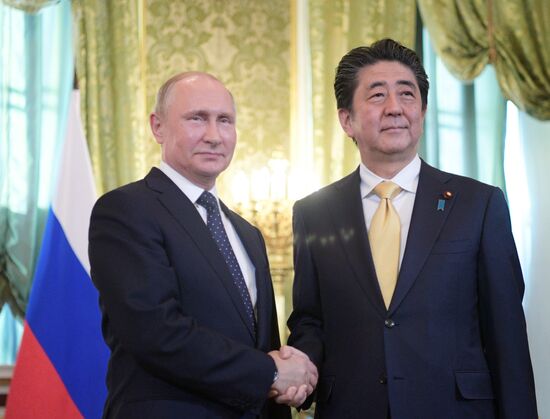 Vladimir Putin holds talks with Japanese Prime Minister Shinzo Abe