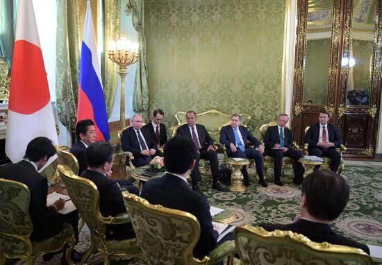 Vladimir Putin holds talks with Japanese Prime Minister Shinzo Abe