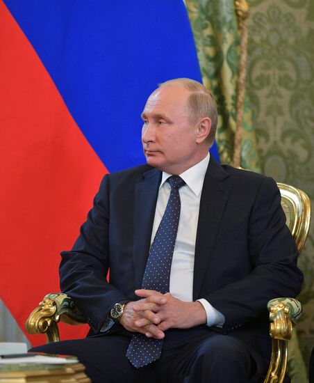 Vladimir Putin holds talks with Japanese Prime Minister Shinzo Abe