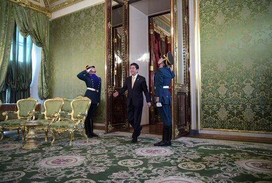 Vladimir Putin holds talks with Japanese Prime Minister Shinzo Abe