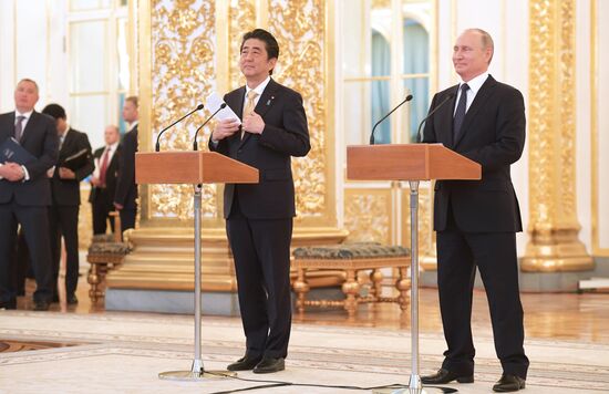 Vladimir Putin holds talks with Japanese Prime Minister Shinzo Abe