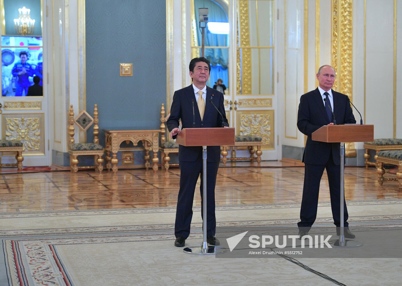 Vladimir Putin holds talks with Japanese Prime Minister Shinzo Abe