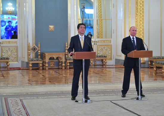 Vladimir Putin holds talks with Japanese Prime Minister Shinzo Abe