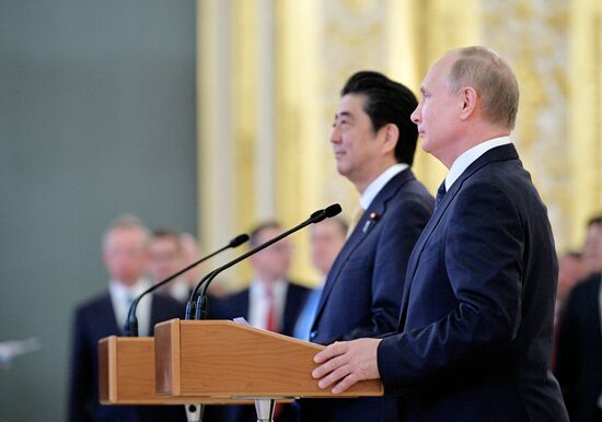 Vladimir Putin holds talks with Japanese Prime Minister Shinzo Abe