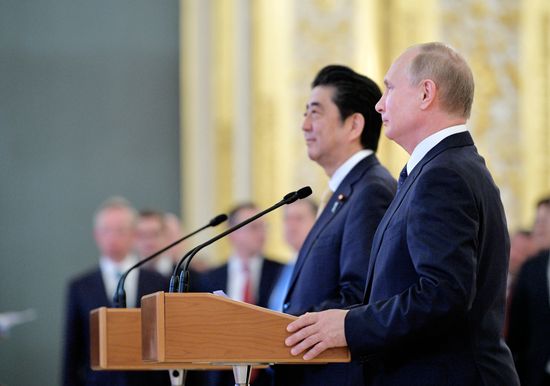 Vladimir Putin holds talks with Japanese Prime Minister Shinzo Abe