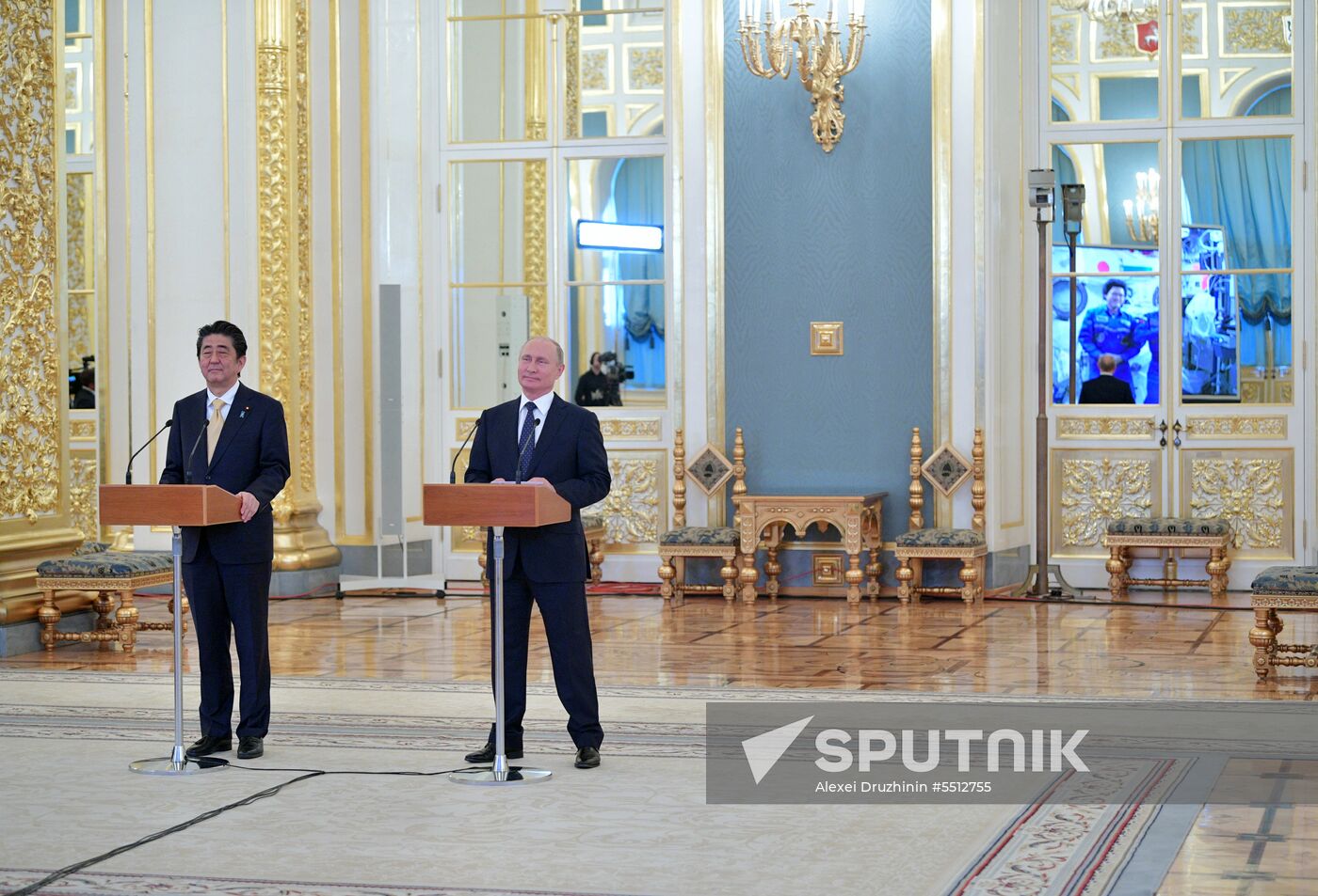 Vladimir Putin holds talks with Japanese Prime Minister Shinzo Abe