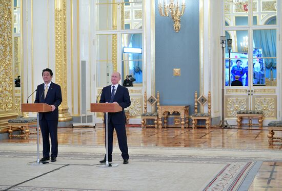 Vladimir Putin holds talks with Japanese Prime Minister Shinzo Abe