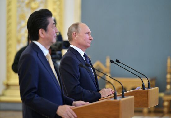 Vladimir Putin holds talks with Japanese Prime Minister Shinzo Abe