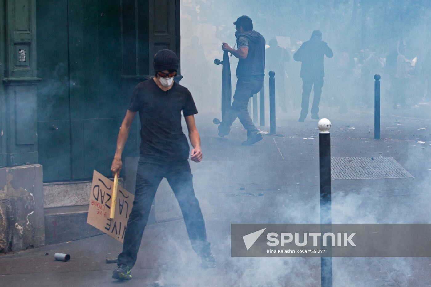 Anti-government rally in Paris
