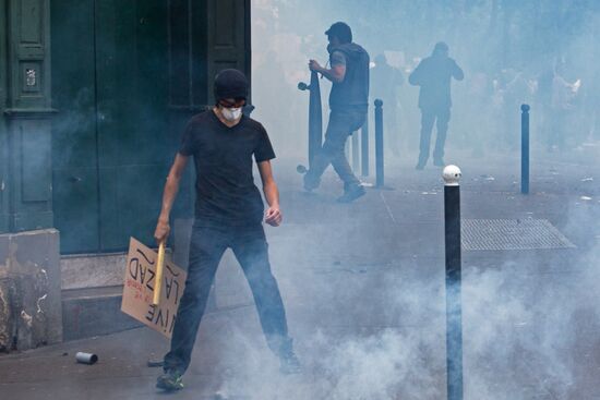Anti-government rally in Paris