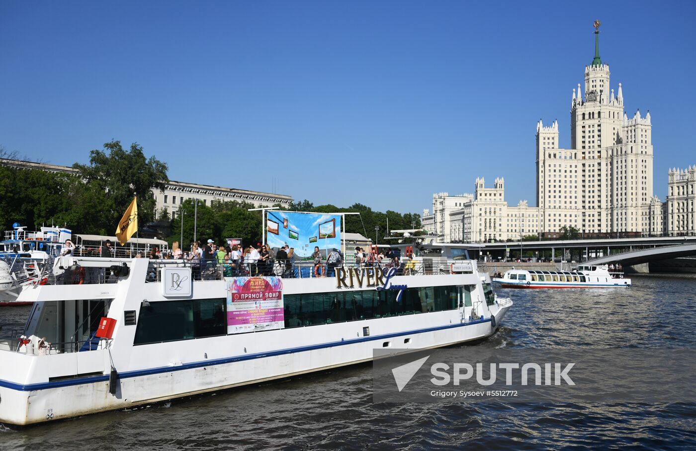 Next Proekt 3D graffiti world championship on River Moskva