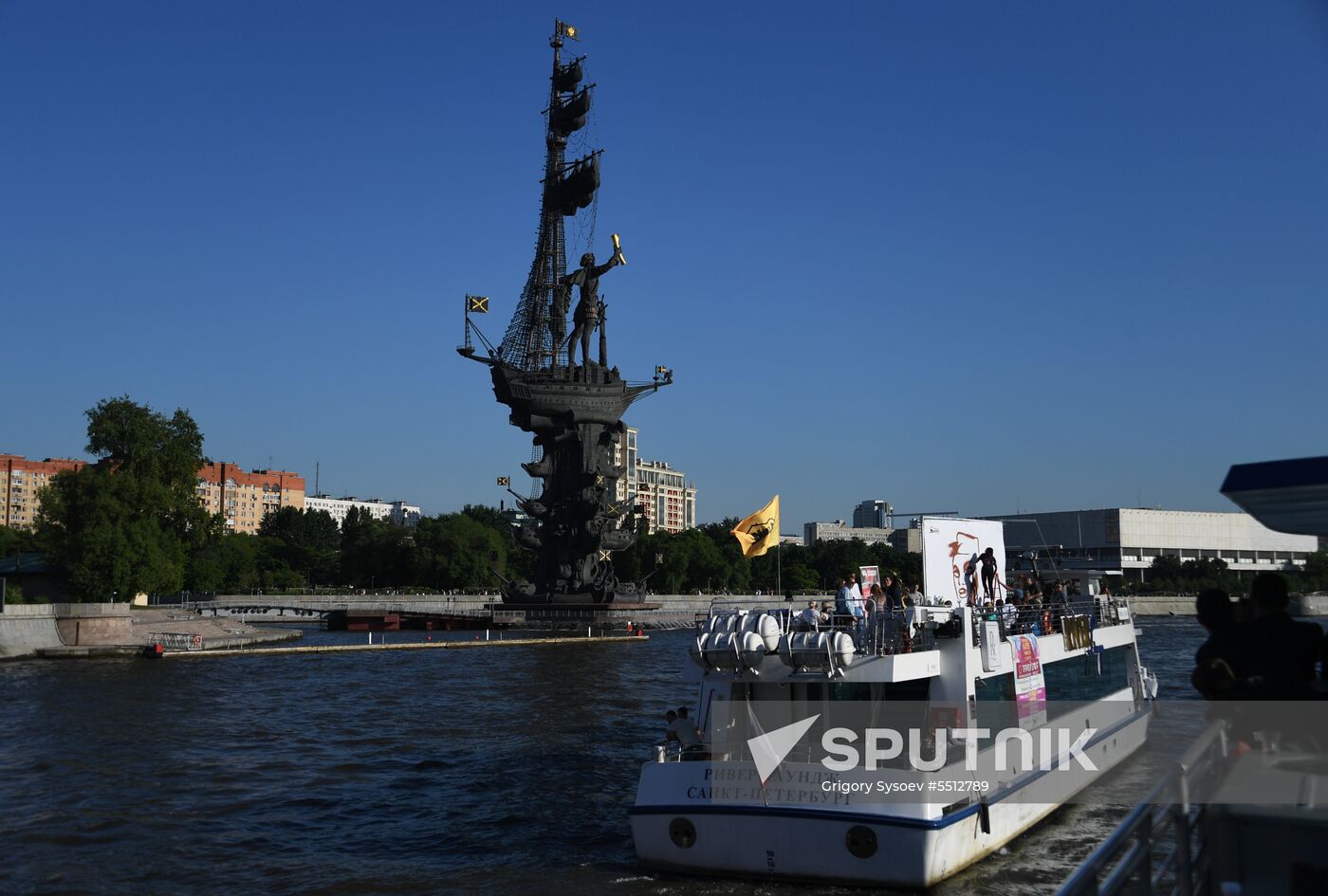 Next Proekt 3D graffiti world championship on River Moskva