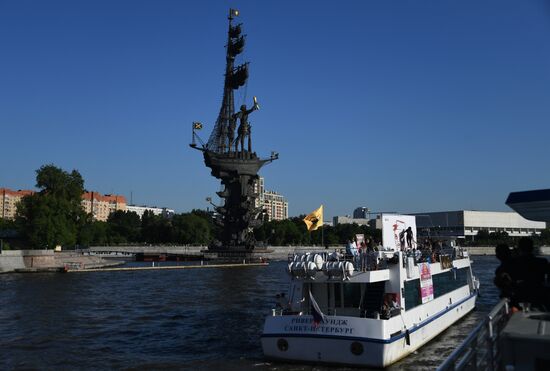Next Proekt 3D graffiti world championship on River Moskva