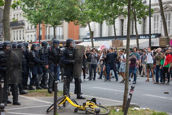Anti-government rally in Paris