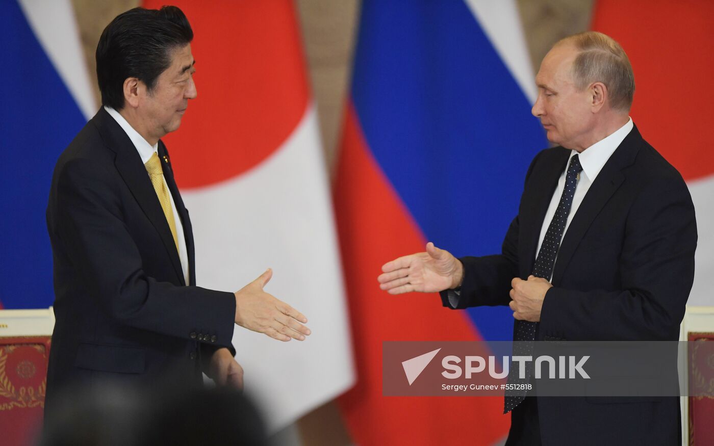 Vladimir Putin holds talks with Japanese Prime Minister Shinzo Abe