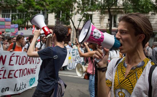 Anti-government rally in Paris