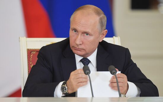 Vladimir Putin holds talks with Japanese Prime Minister Shinzo Abe
