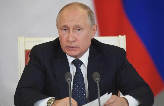 Vladimir Putin holds talks with Japanese Prime Minister Shinzo Abe