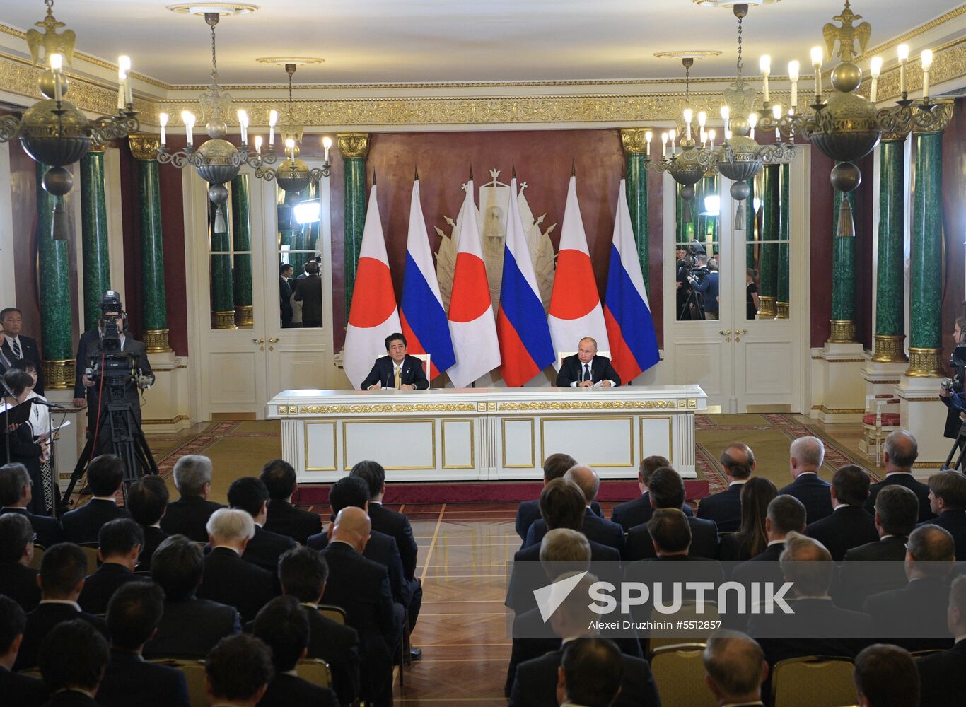 Vladimir Putin holds talks with Japanese Prime Minister Shinzo Abe