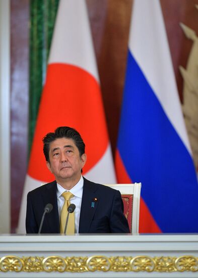 Vladimir Putin holds talks with Japanese Prime Minister Shinzo Abe