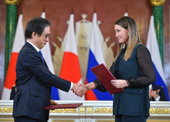 Vladimir Putin holds talks with Japanese Prime Minister Shinzo Abe