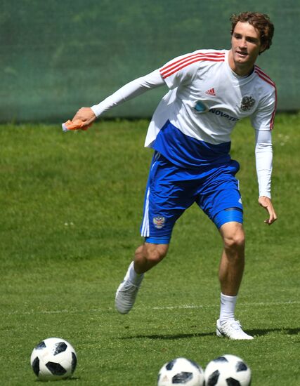 Football. National team's training camp