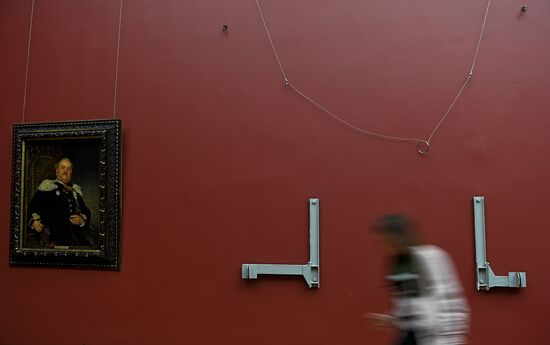 Briefing on damage to Ilya Repin's  painting in Tretyakov Gallery in Moscow.