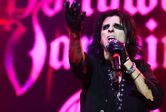 Hollywood Vampires gives concert