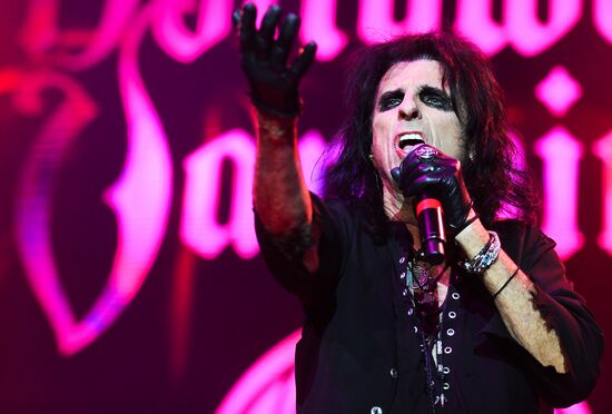 Hollywood Vampires gives concert