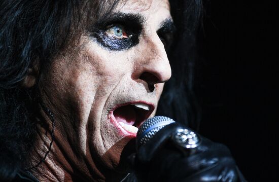 Hollywood Vampires gives concert