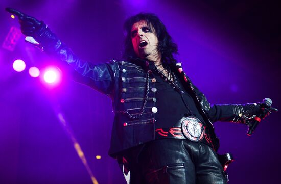 Hollywood Vampires gives concert