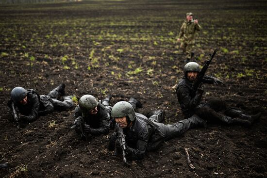 Qualification tests for the right to wear crimson beret