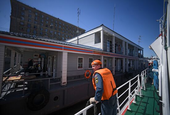 Nadezhda fireboat