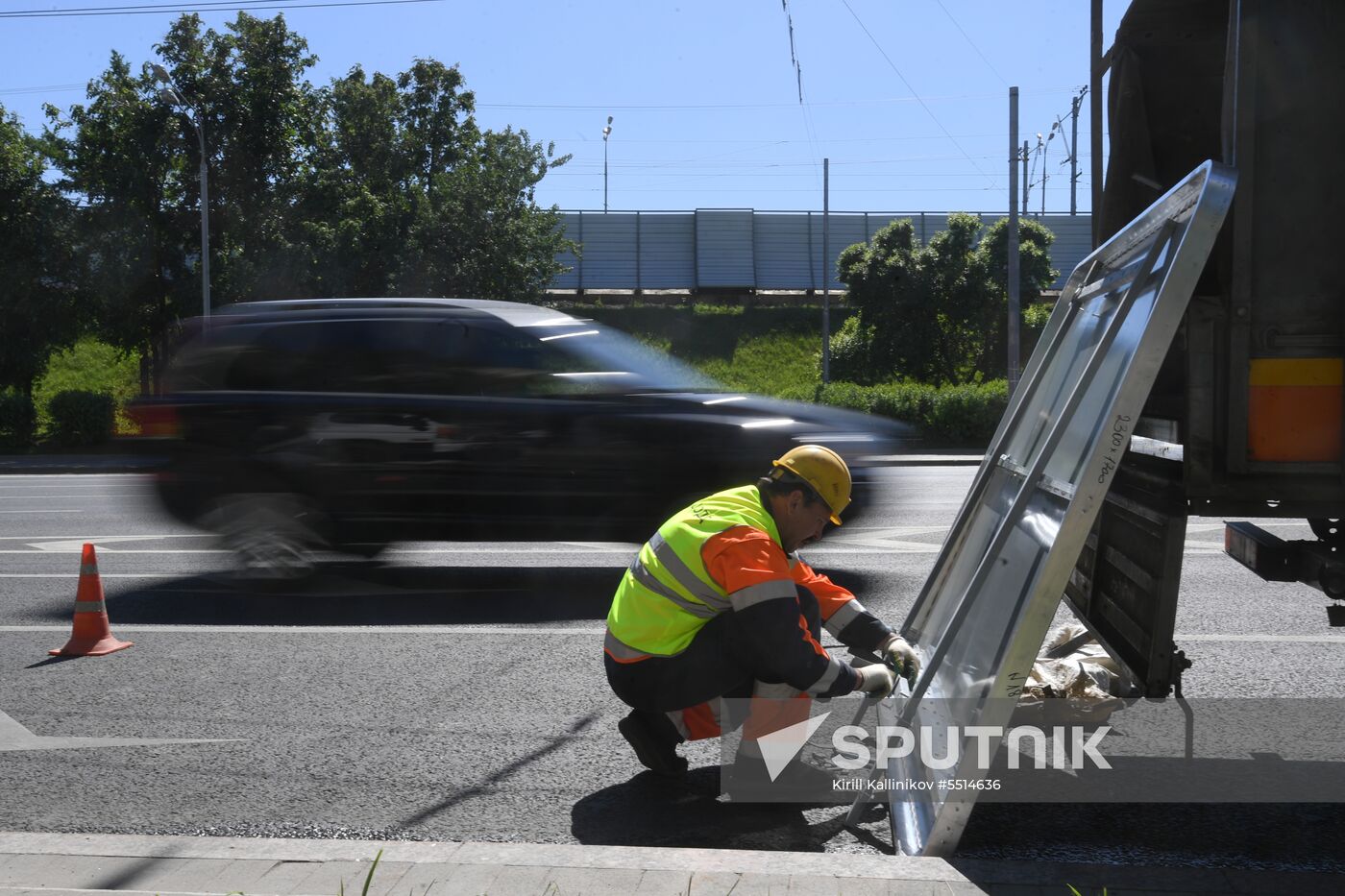 Installing street signs for 2018 FIFA World Cup