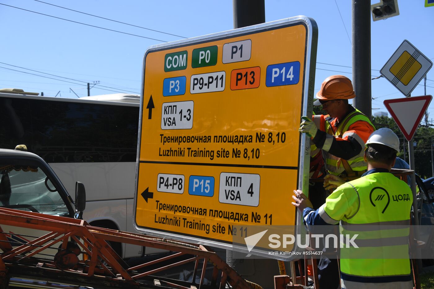 Installing street signs for 2018 FIFA World Cup