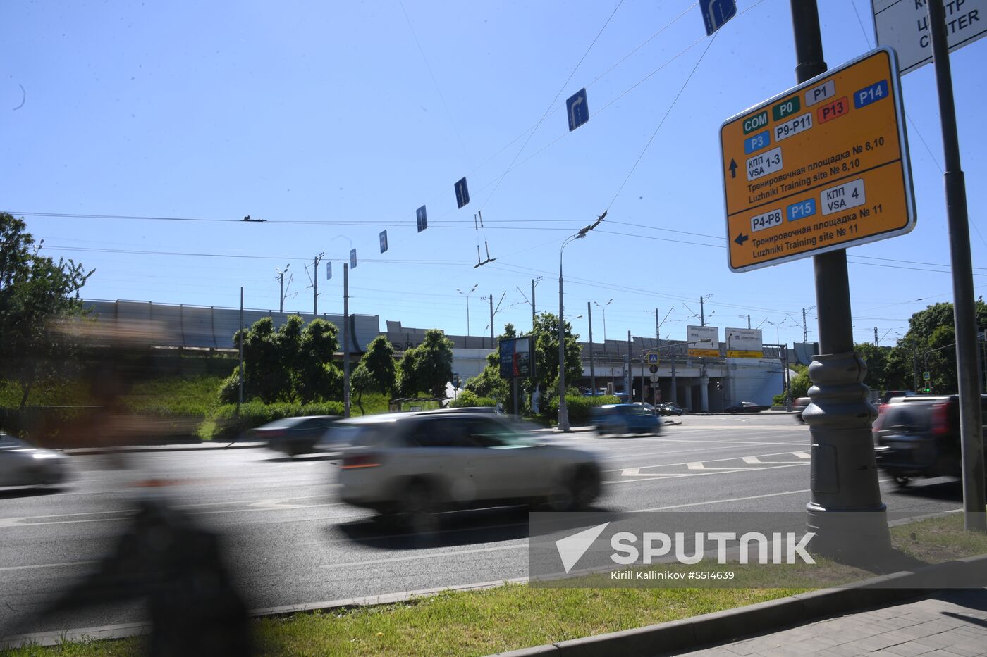 Installing street signs for 2018 FIFA World Cup