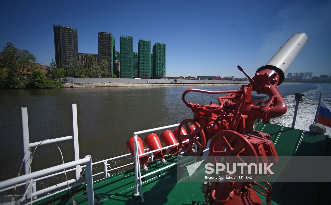 Nadezhda fireboat