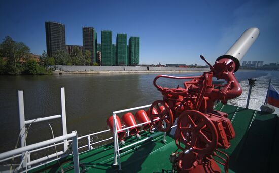 Nadezhda fireboat