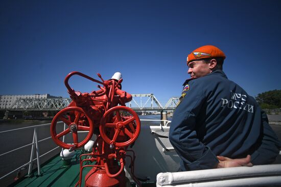 Nadezhda fireboat