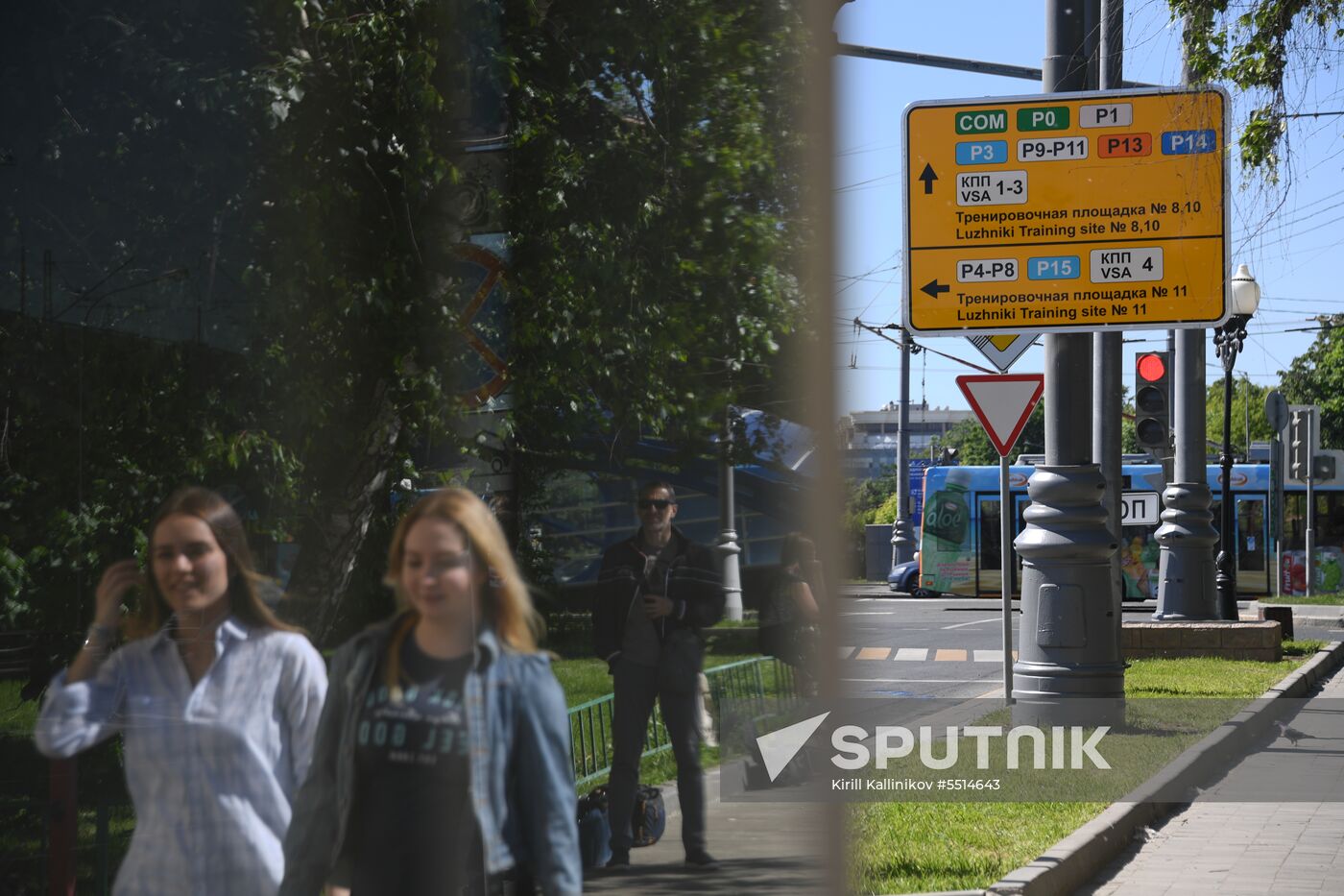 Installing street signs for 2018 FIFA World Cup