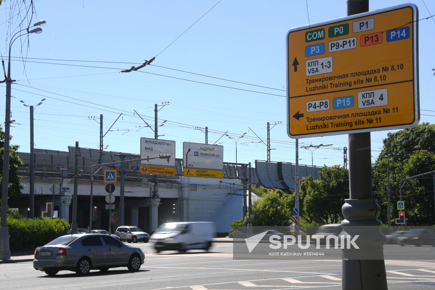 Installing street signs for 2018 FIFA World Cup