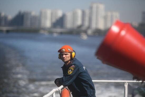 Nadezhda fireboat